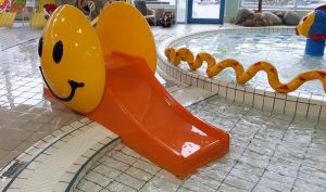 Pooljoy-Smiley-slide_on-pool-edge